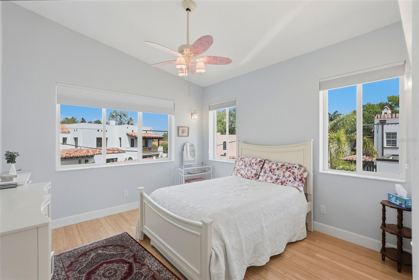 Image 25 of 45 For 125 23rd Avenue Ne