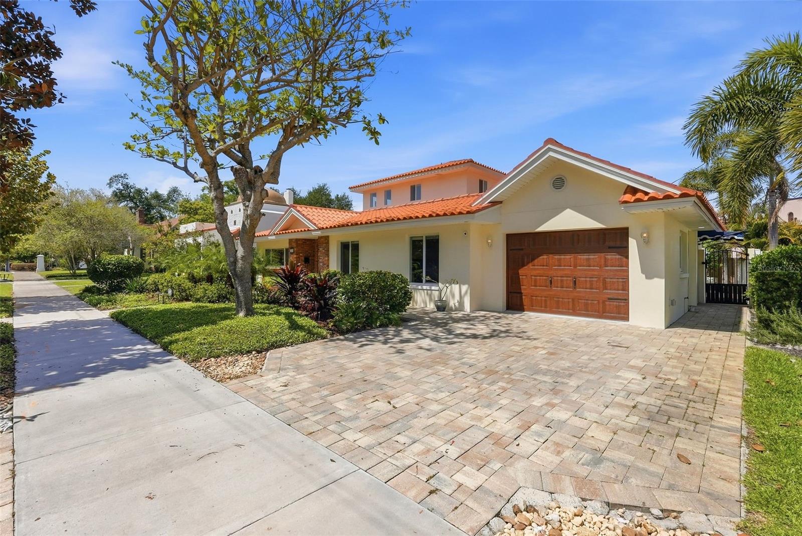 Image 3 of 45 For 125 23rd Avenue Ne