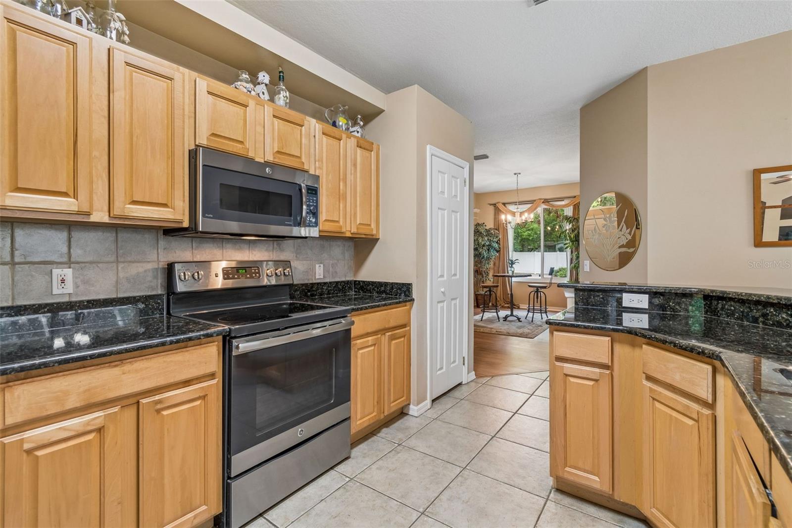 Listing photo id 8 for 2901 Red Coat Circle