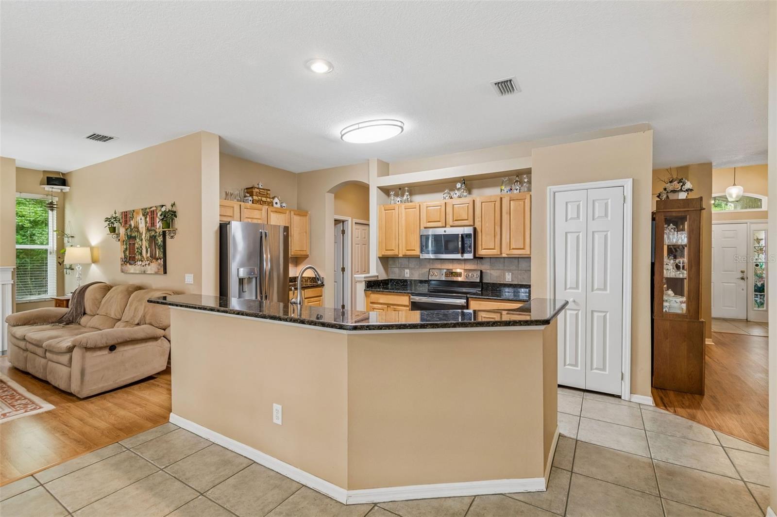 Listing photo id 11 for 2901 Red Coat Circle