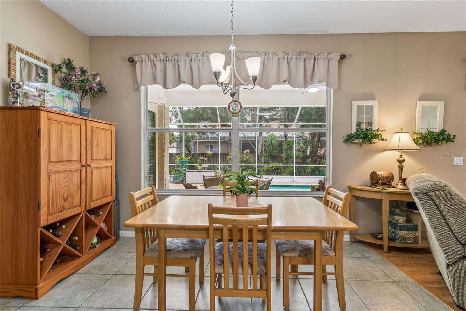 Listing photo id 12 for 2901 Red Coat Circle