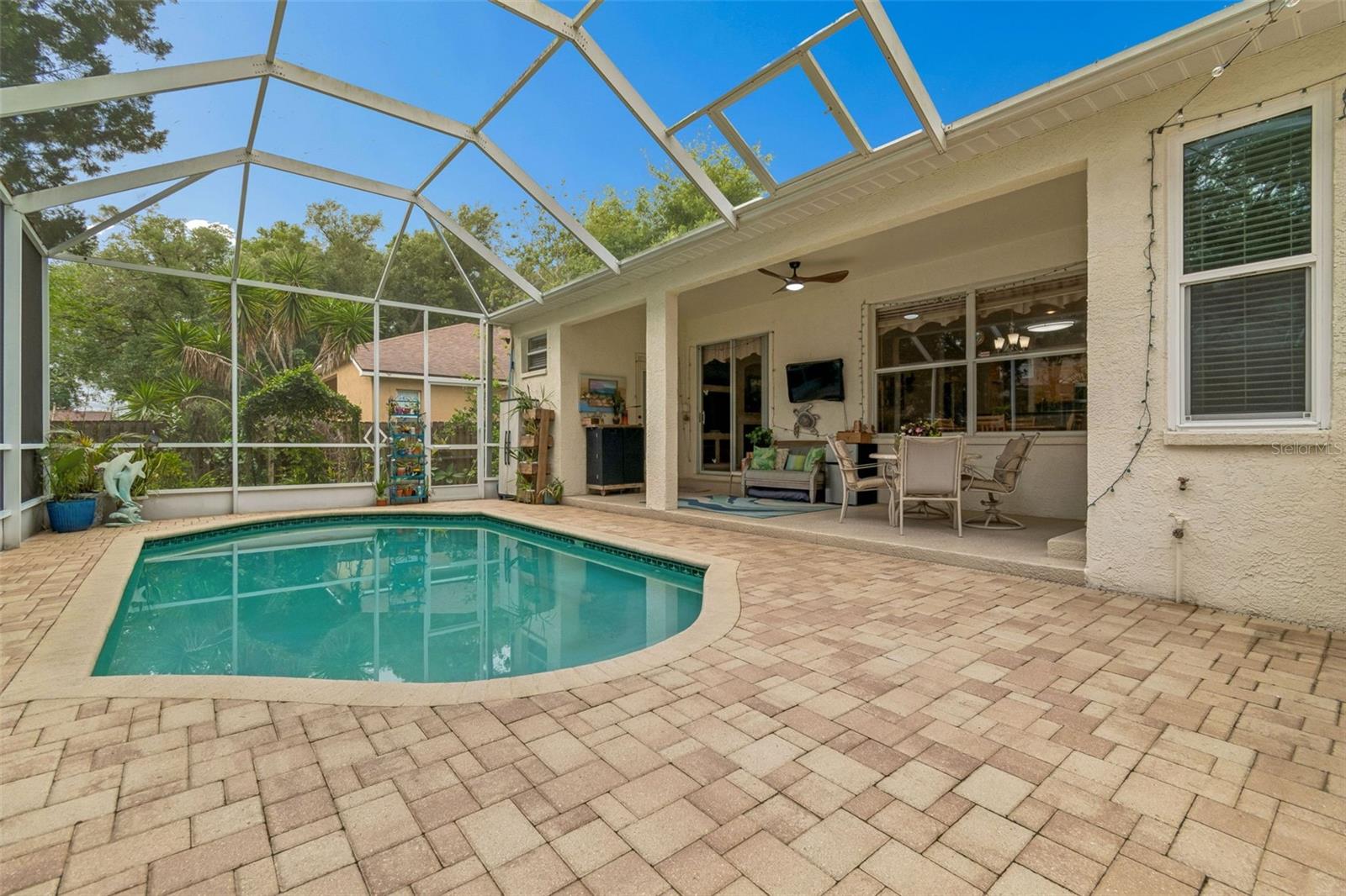 Listing photo id 1 for 2901 Red Coat Circle