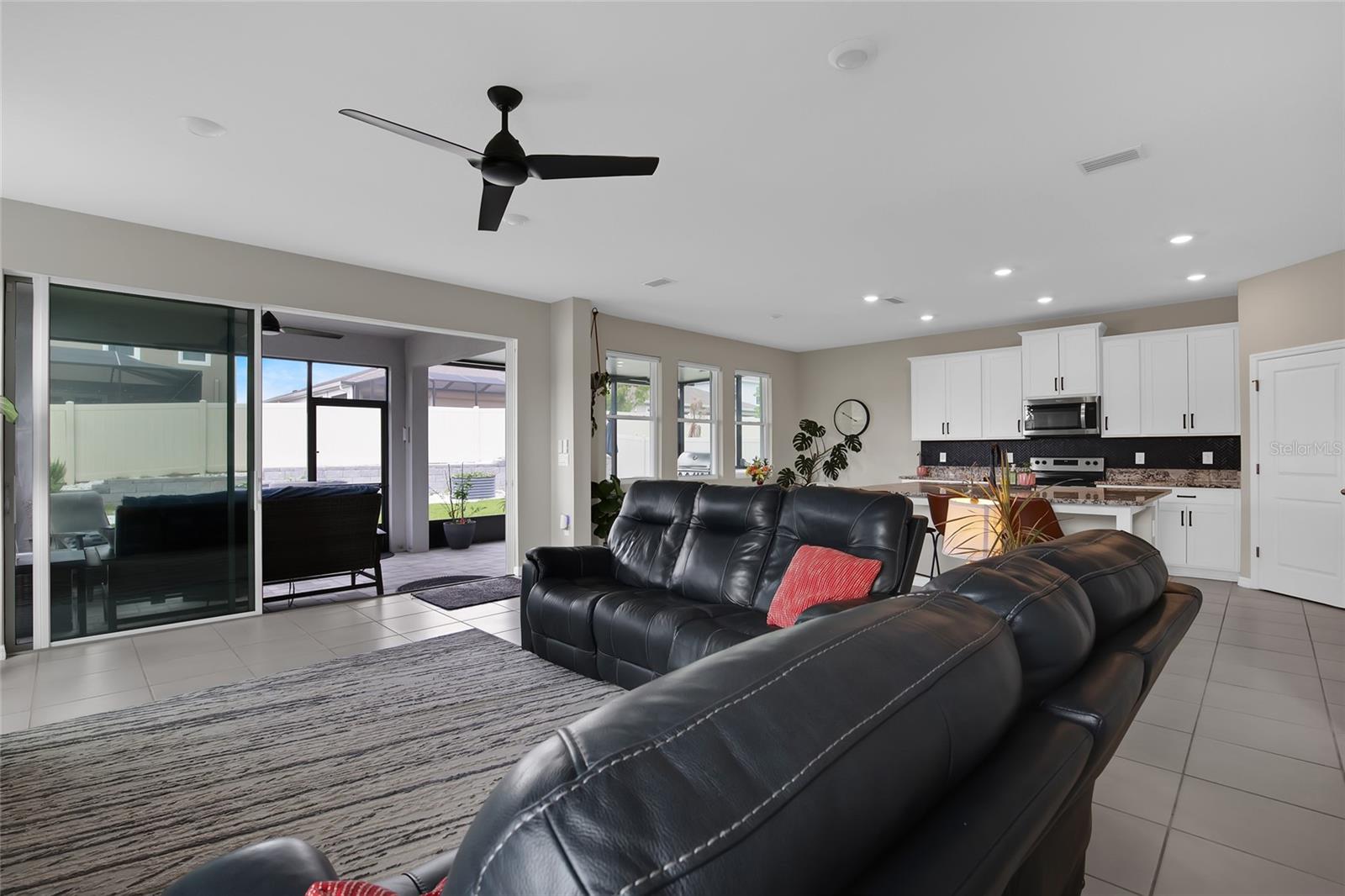 Listing photo id 14 for 32265 Conchshell Sail Street