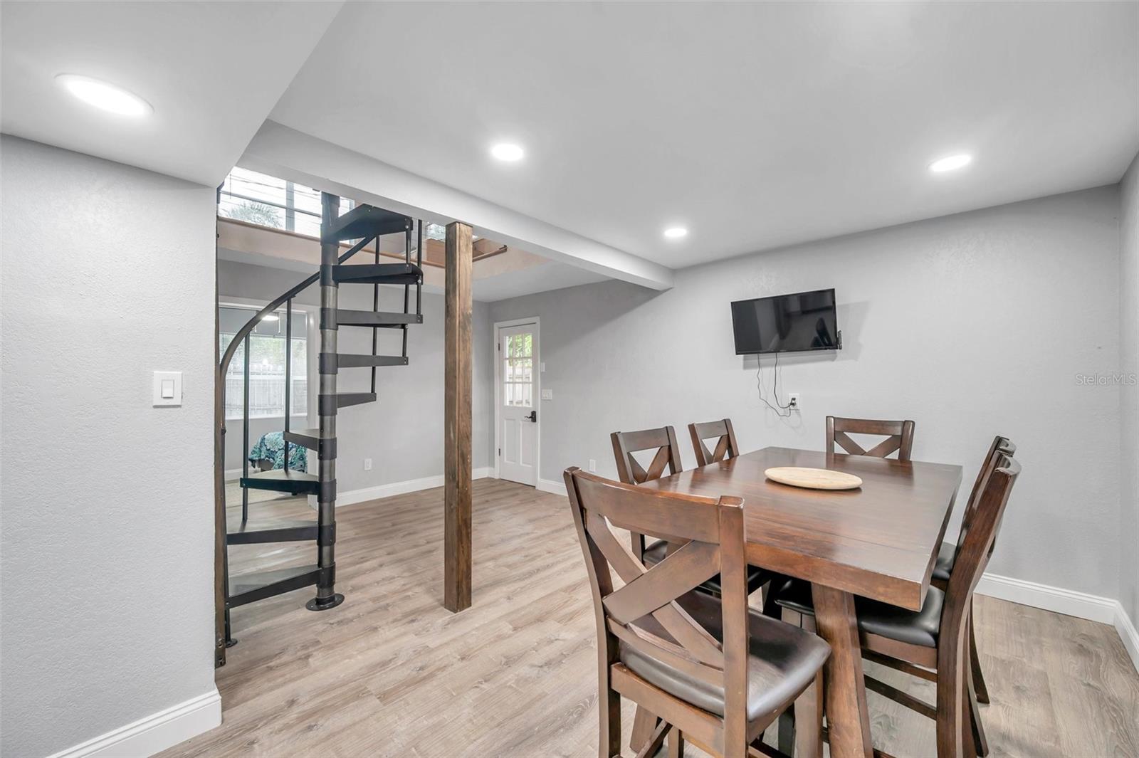 Listing photo id 8 for 3720 3rd Ave N