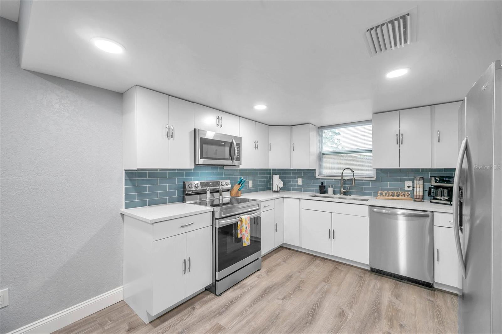 Listing photo id 11 for 3720 3rd Ave N