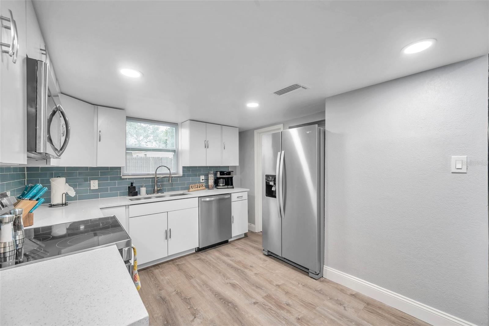 Listing photo id 13 for 3720 3rd Ave N