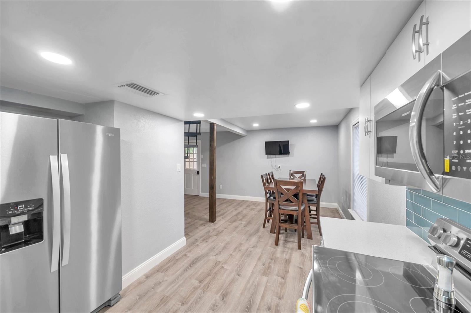 Listing photo id 18 for 3720 3rd Ave N