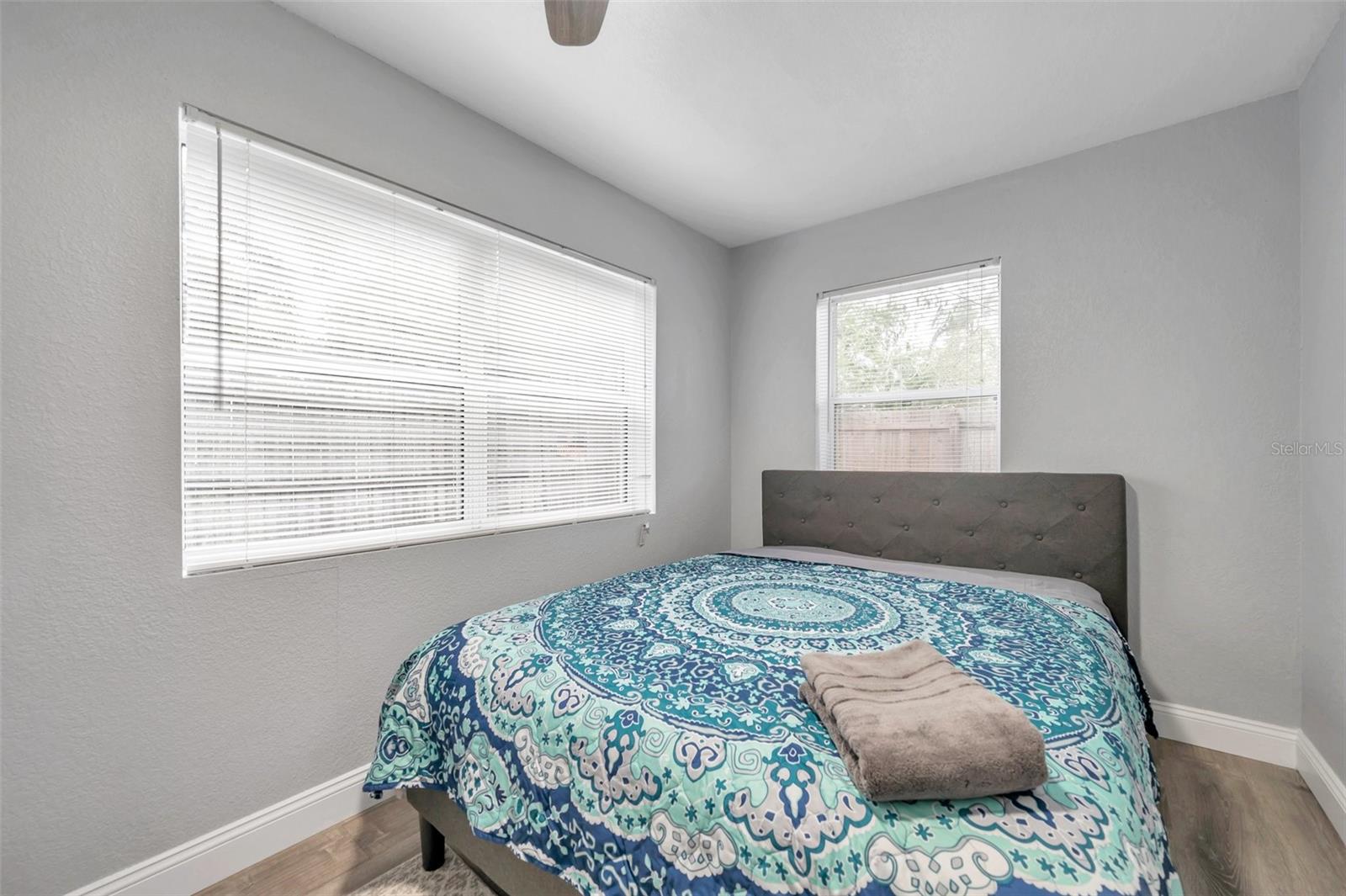 Listing photo id 23 for 3720 3rd Ave N