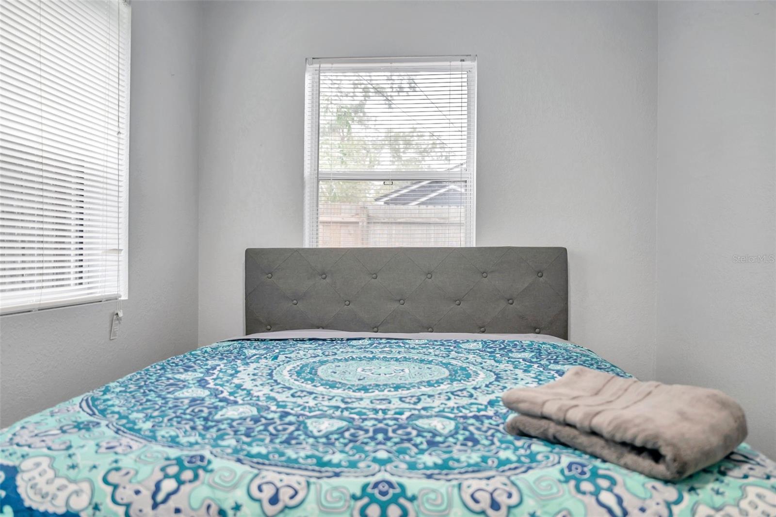 Listing photo id 24 for 3720 3rd Ave N