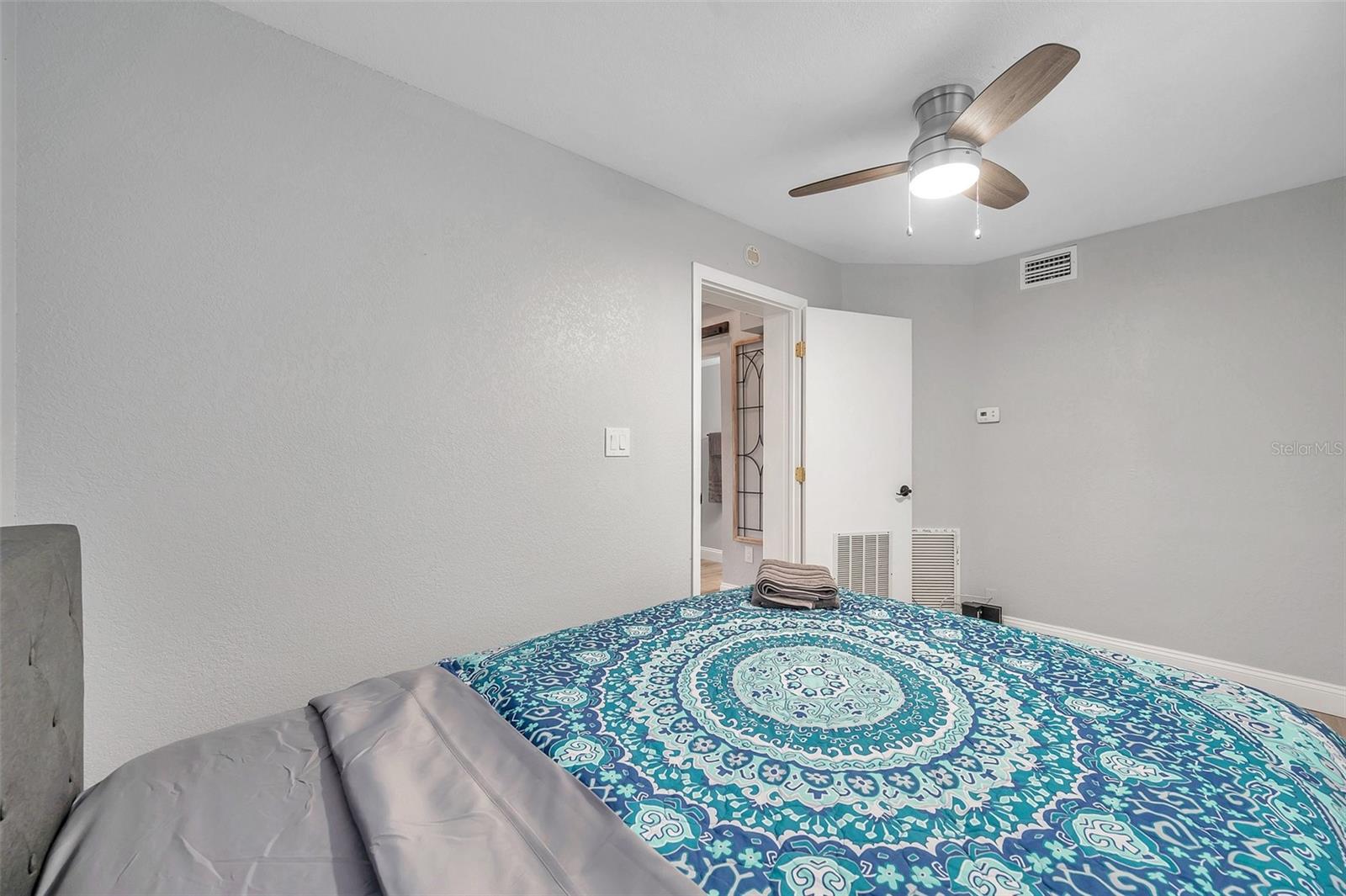 Listing photo id 26 for 3720 3rd Ave N