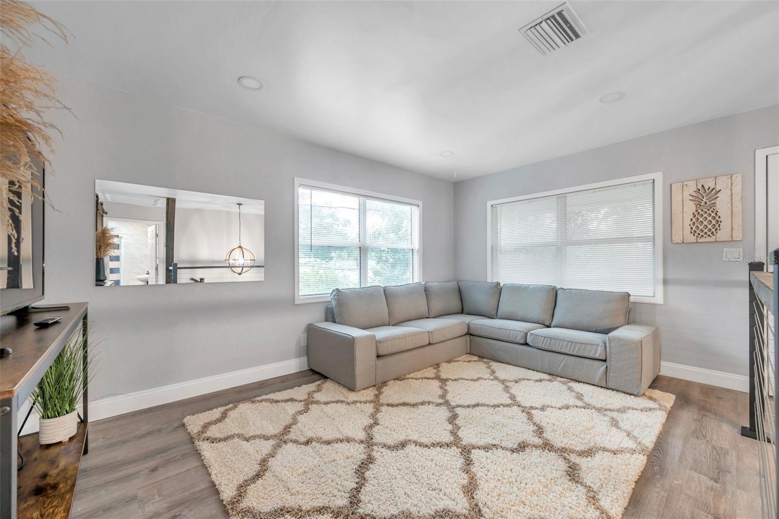 Listing photo id 28 for 3720 3rd Ave N