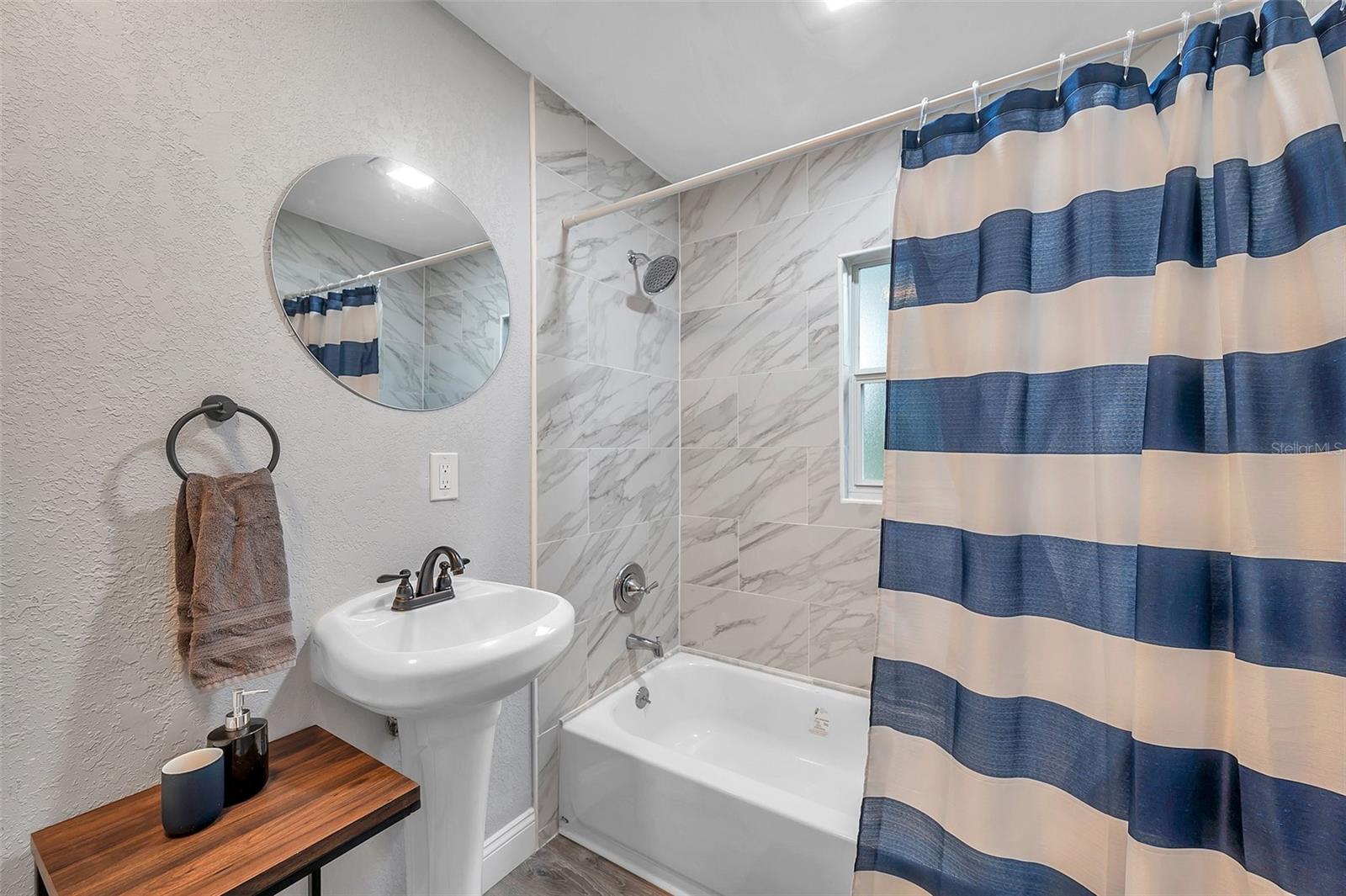 Listing photo id 33 for 3720 3rd Ave N