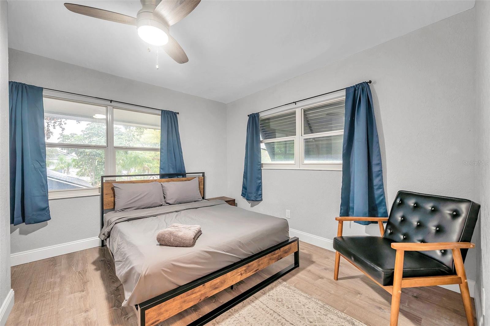 Listing photo id 38 for 3720 3rd Ave N