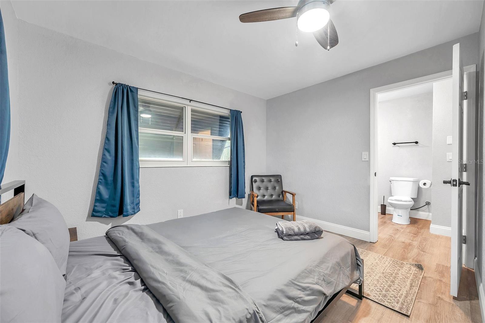 Listing photo id 39 for 3720 3rd Ave N