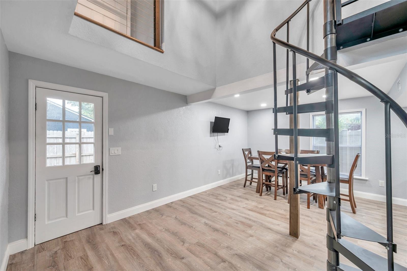 Listing photo id 3 for 3720 3rd Ave N