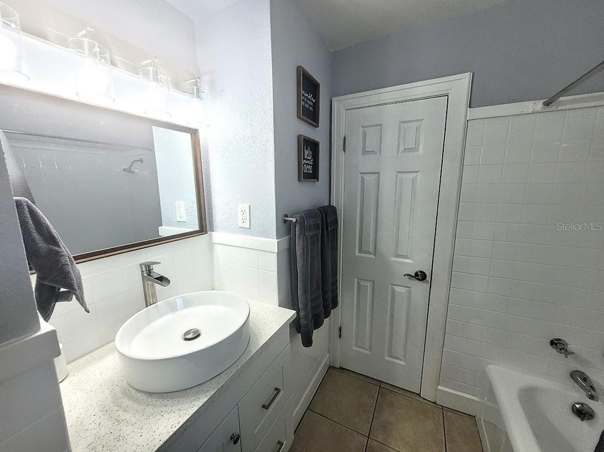 Listing photo id 74 for 3720 3rd Ave N