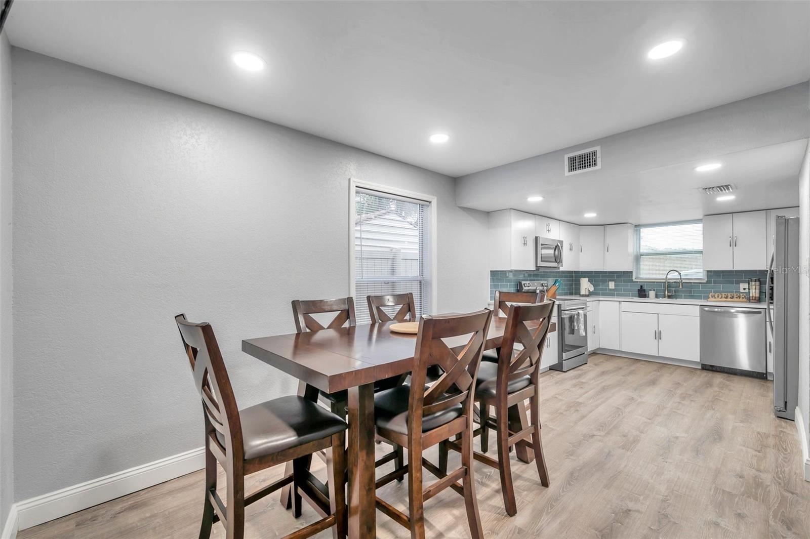 Listing photo id 6 for 3720 3rd Ave N