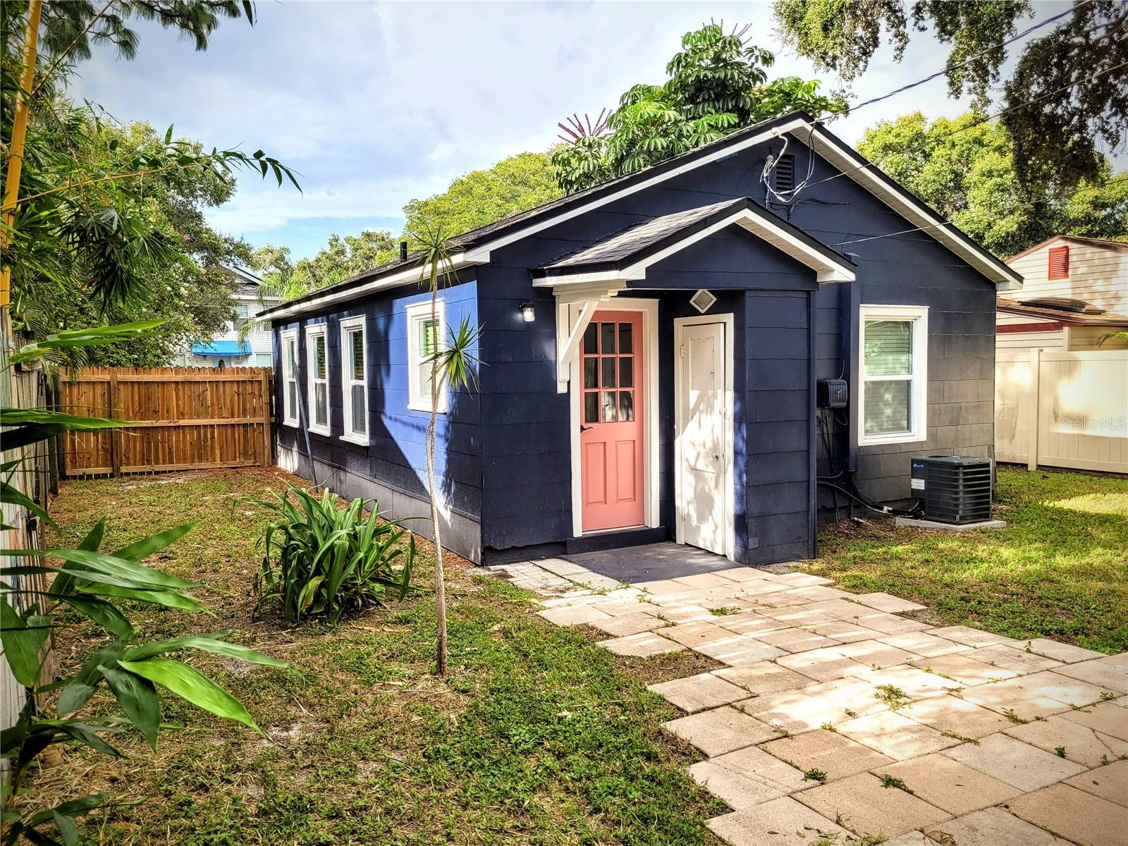 Listing photo id 79 for 3720 3rd Ave N