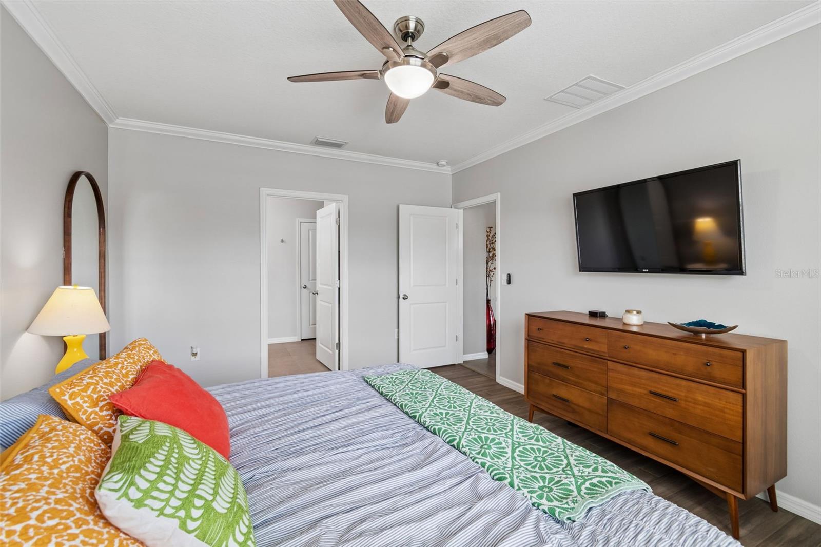 Listing photo id 13 for 10004 Warm Stone Street