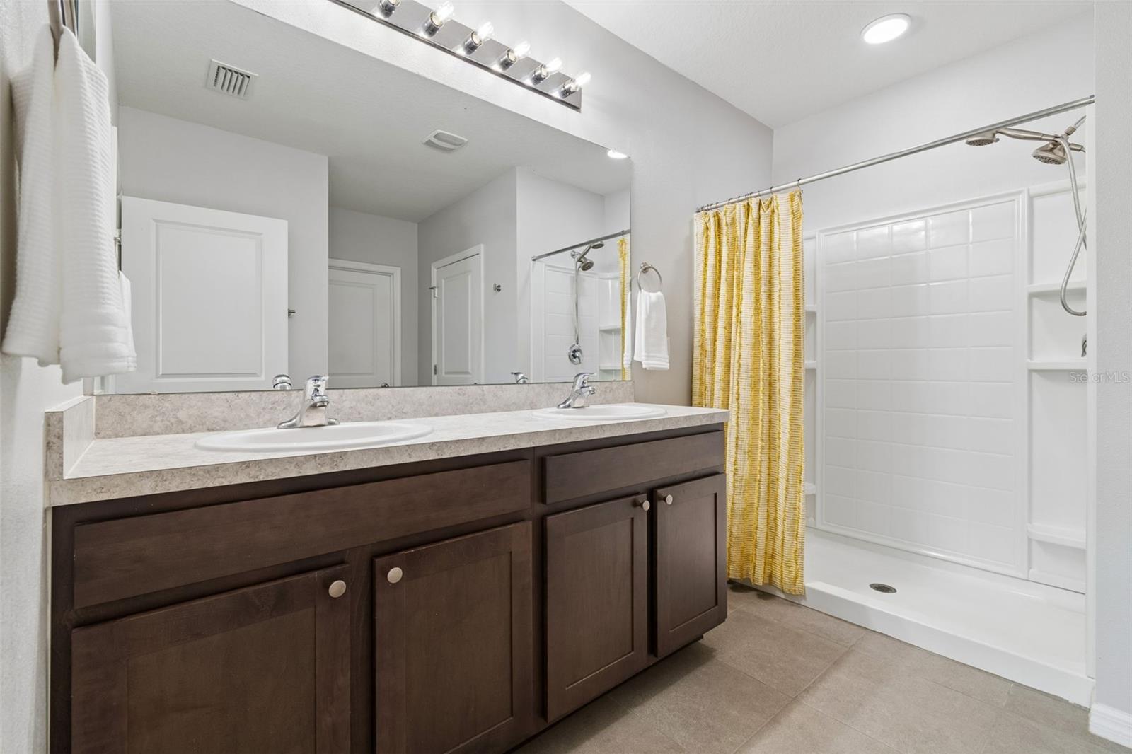 Listing photo id 14 for 10004 Warm Stone Street