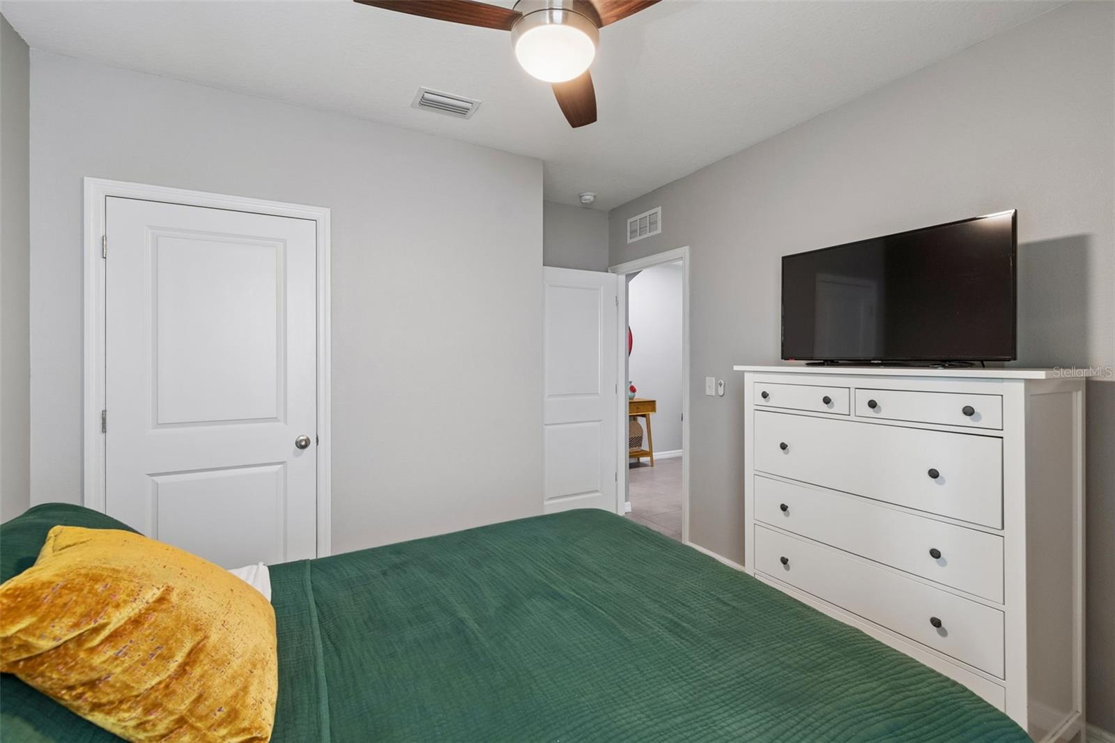 Listing photo id 17 for 10004 Warm Stone Street