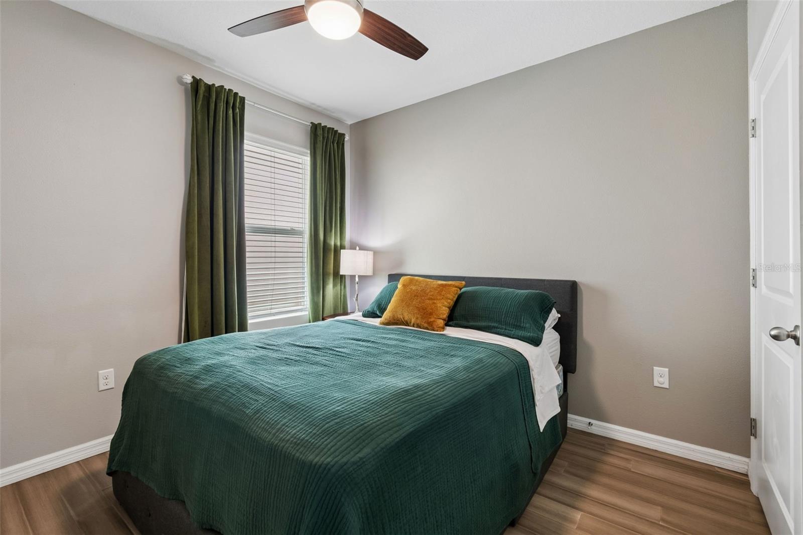 Listing photo id 18 for 10004 Warm Stone Street