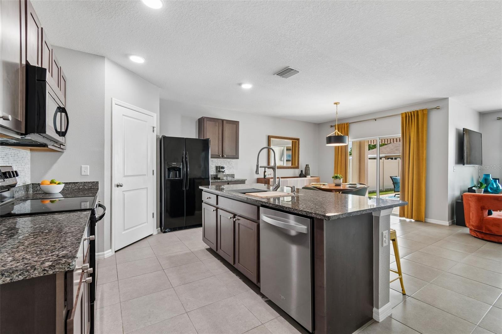 Listing photo id 3 for 10004 Warm Stone Street