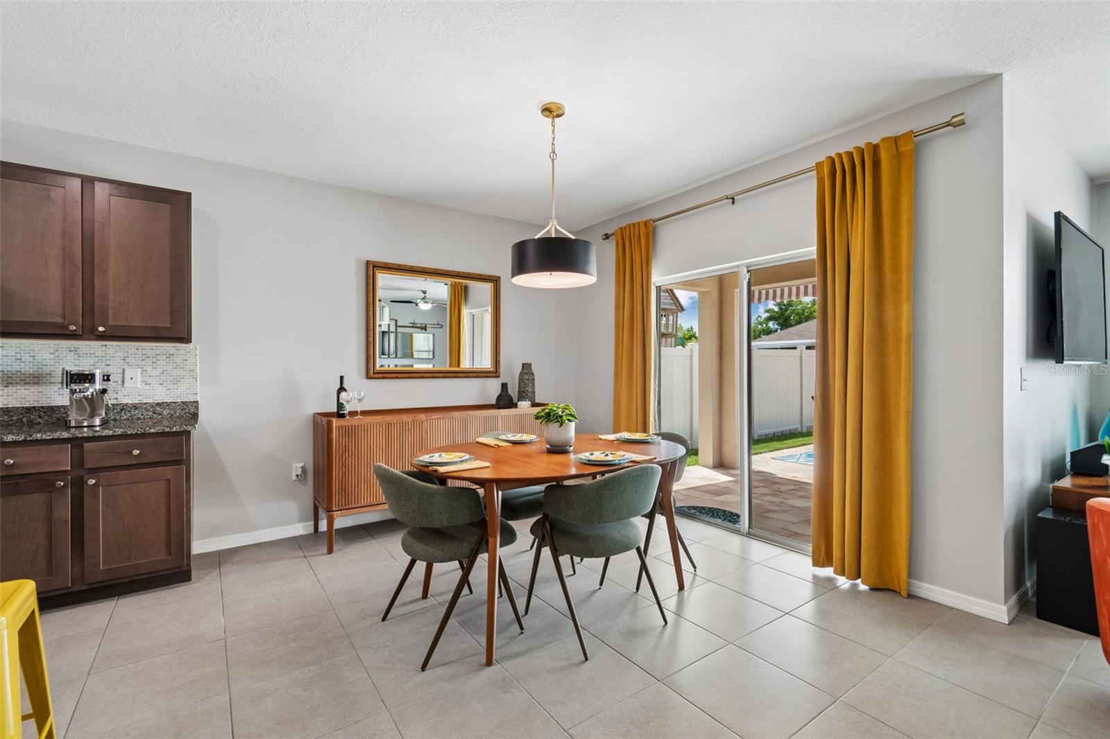 Listing photo id 7 for 10004 Warm Stone Street