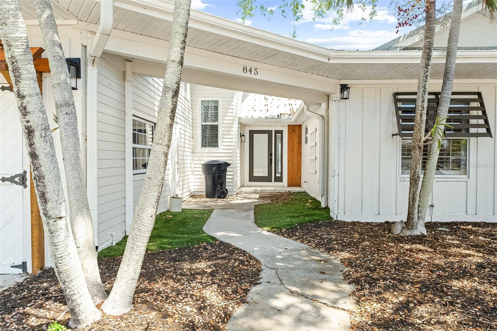 Image 2 of 16 For 845 Bay Esplanade