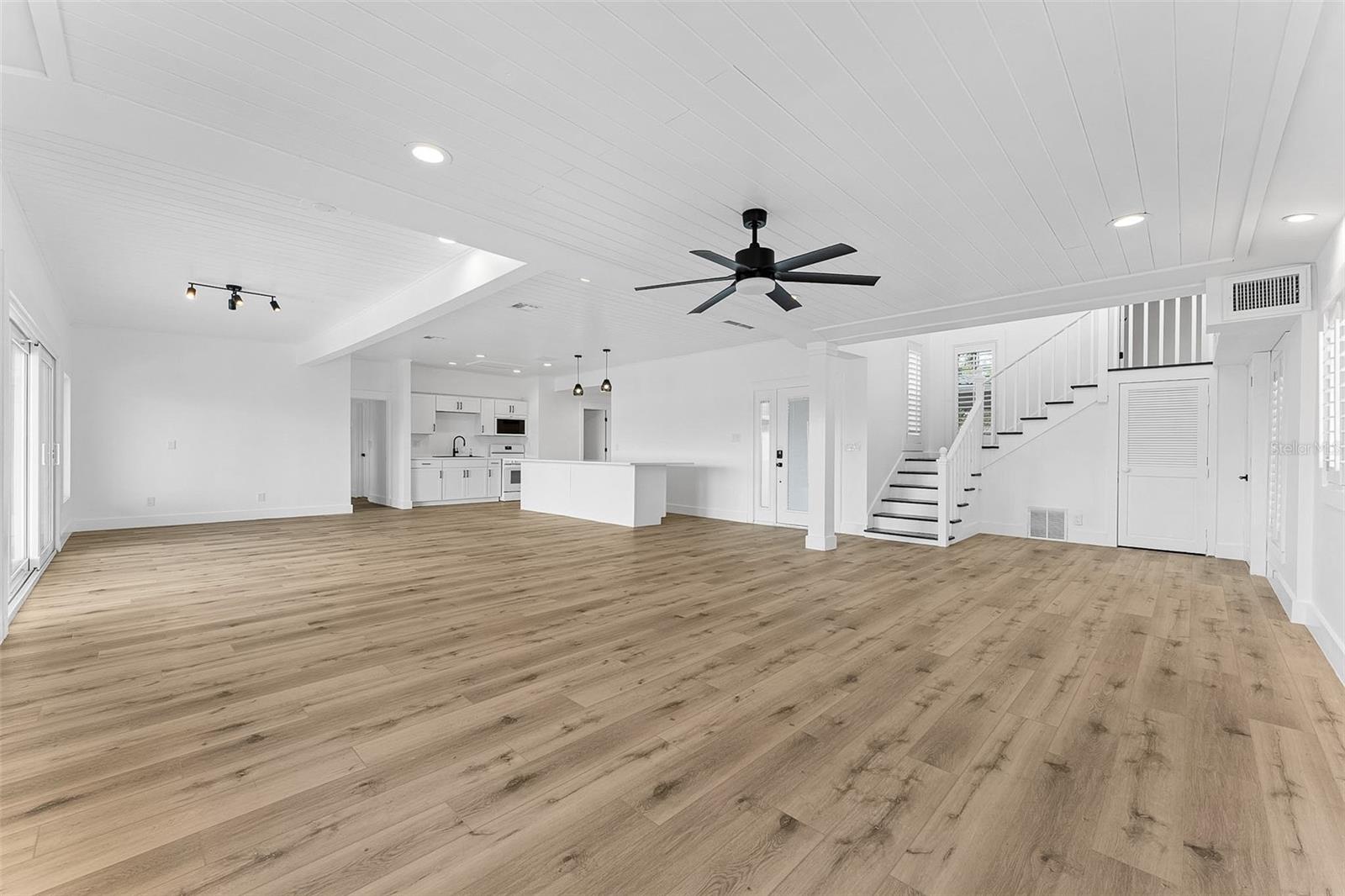 Image 3 of 16 For 845 Bay Esplanade