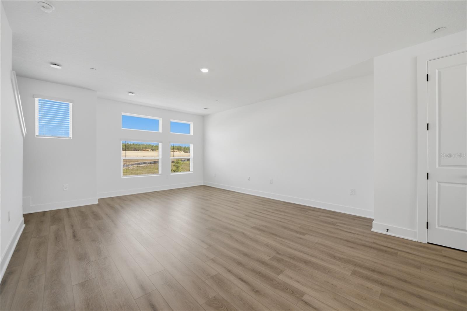 Image 10 of 36 For 15285 Hamlin Park Drive