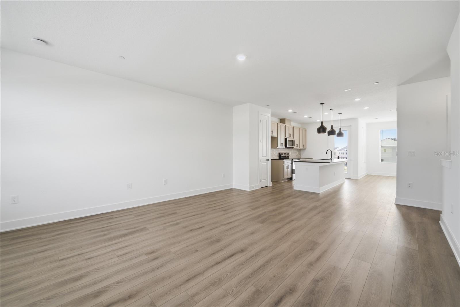 Image 13 of 36 For 15285 Hamlin Park Drive