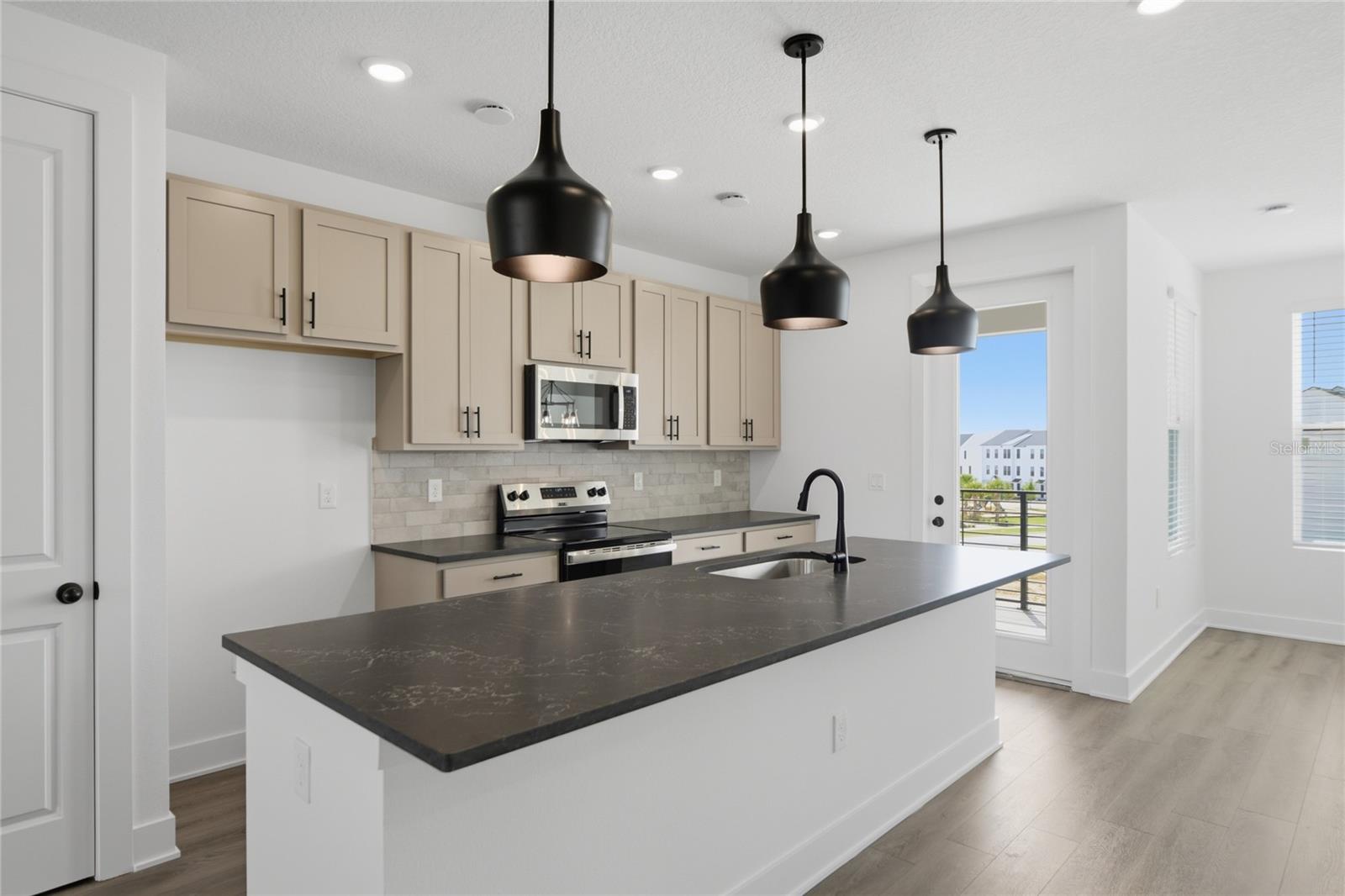 Image 14 of 36 For 15285 Hamlin Park Drive