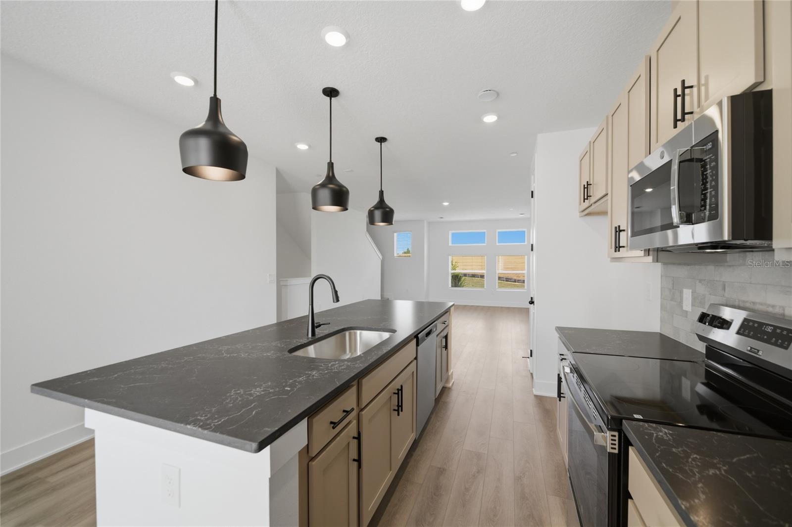 Image 16 of 36 For 15285 Hamlin Park Drive