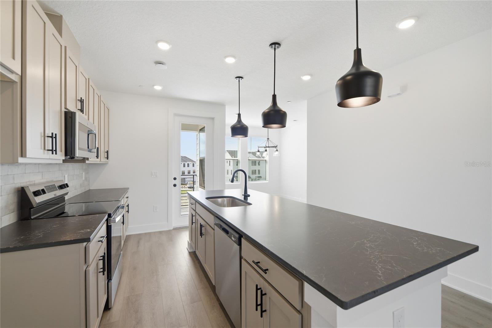 Image 17 of 36 For 15285 Hamlin Park Drive