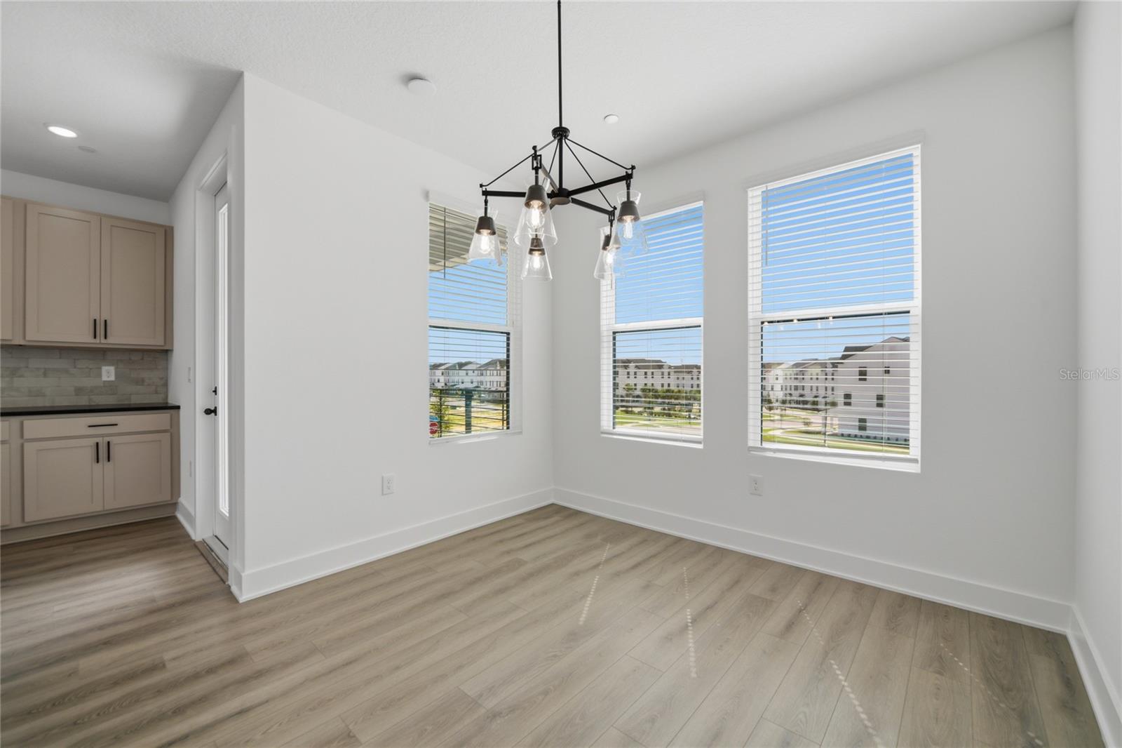 Image 19 of 36 For 15285 Hamlin Park Drive