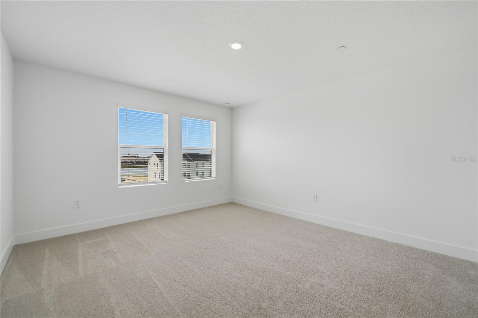 Image 26 of 36 For 15285 Hamlin Park Drive