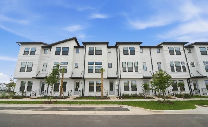 Image 4 of 36 For 15285 Hamlin Park Drive