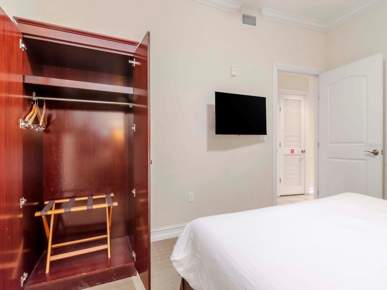 Image 35 of 58 For 13941 Clubhouse Dr 105