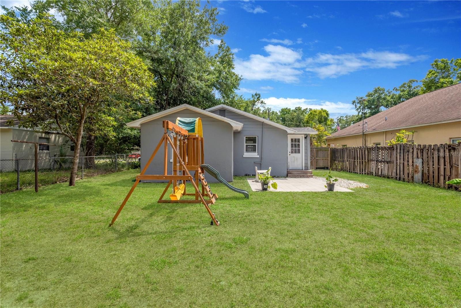 Image 13 of 18 For 1910 Henry Avenue