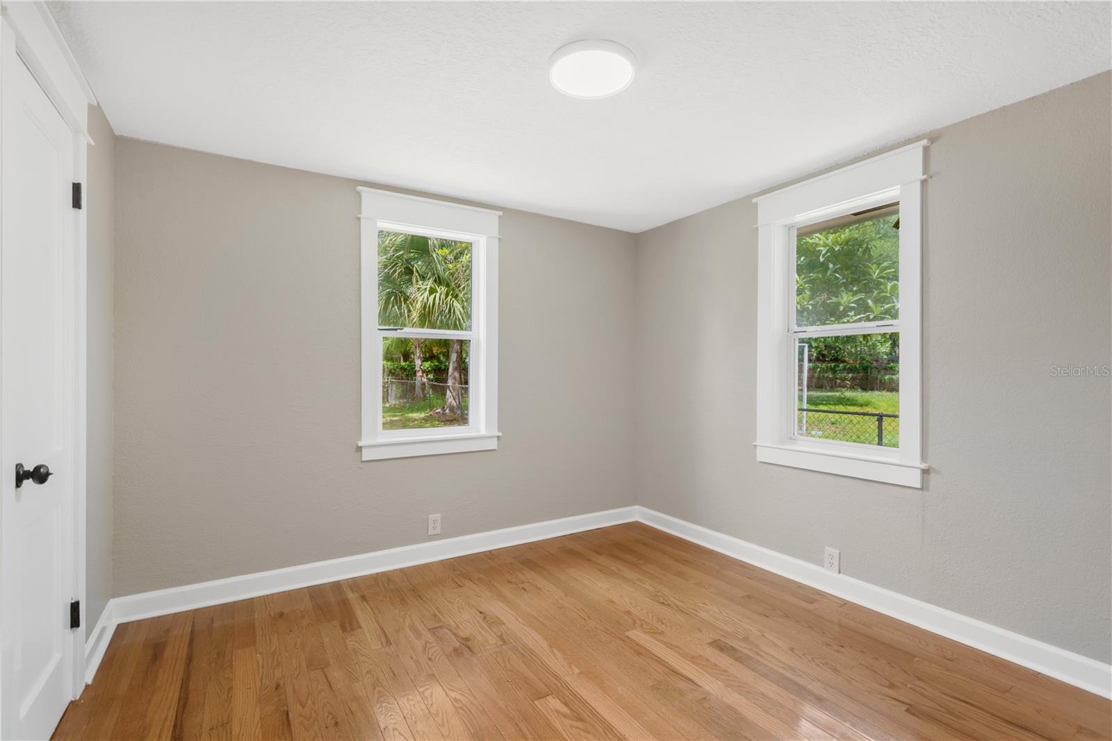 Image 14 of 18 For 1910 Henry Avenue