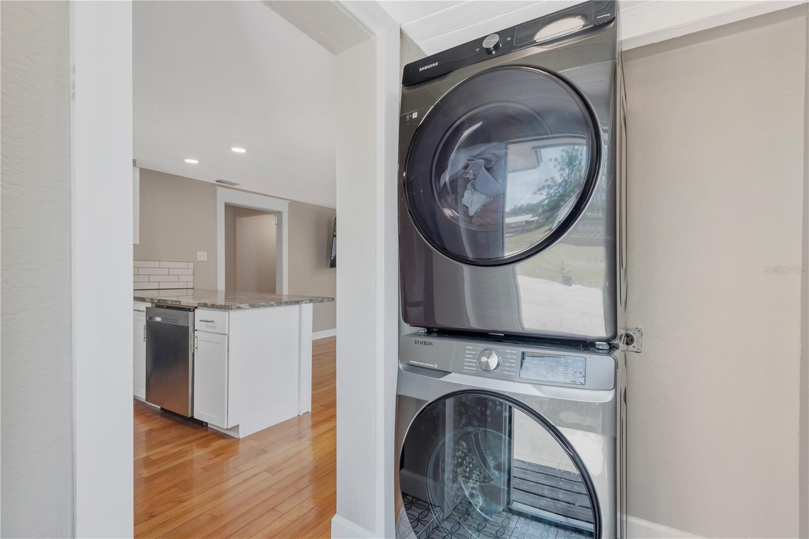 Image 16 of 18 For 1910 Henry Avenue