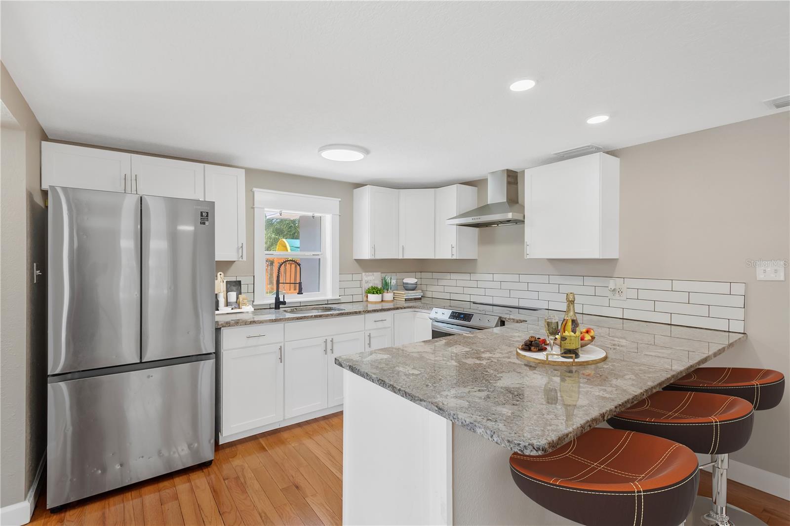 Image 4 of 18 For 1910 Henry Avenue