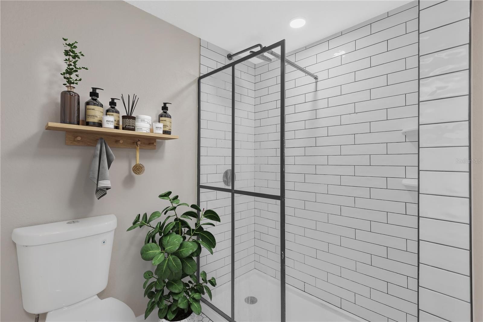 Image 5 of 18 For 1910 Henry Avenue