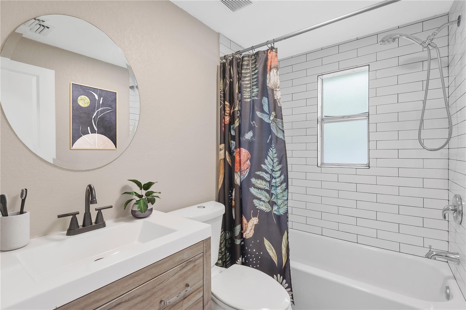 Image 9 of 18 For 1910 Henry Avenue