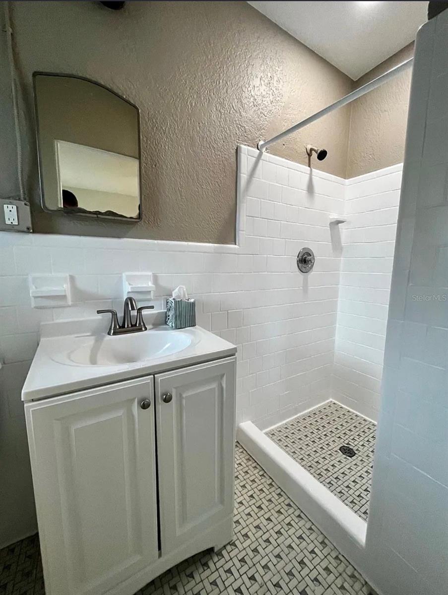 Image 8 of 8 For 707 Rosery Road Nw 2