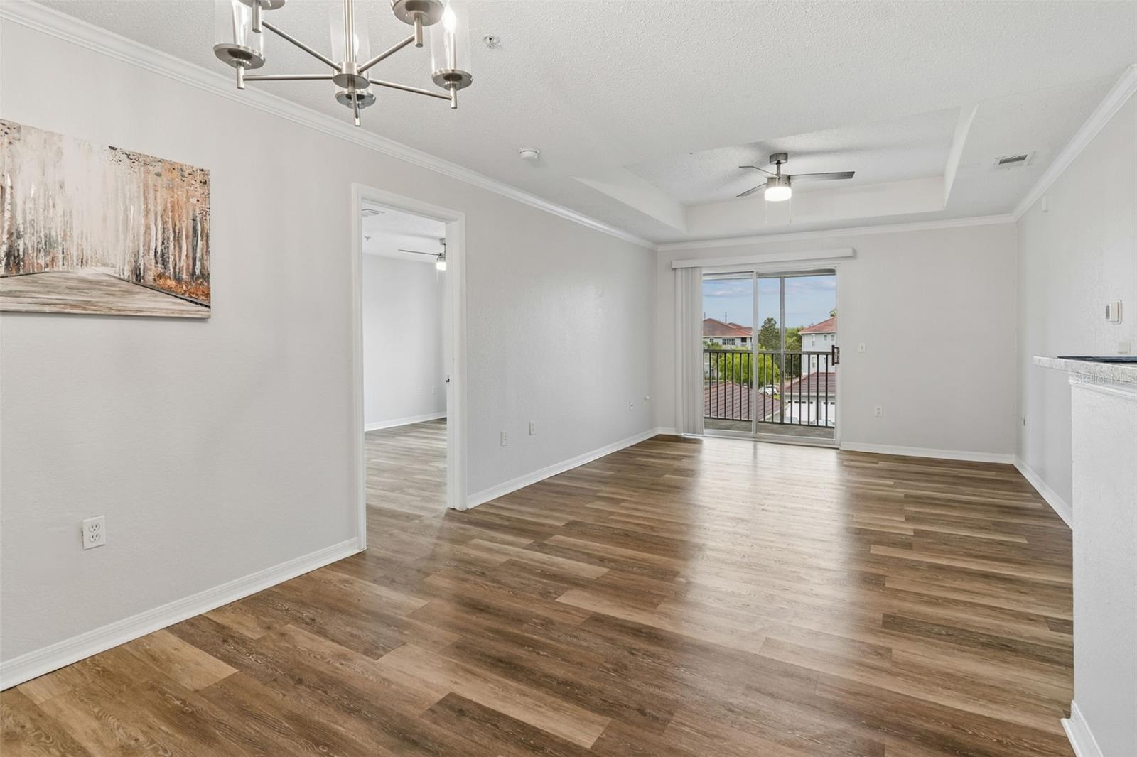 Image 11 of 39 For 18001 Richmond Place Drive 1030