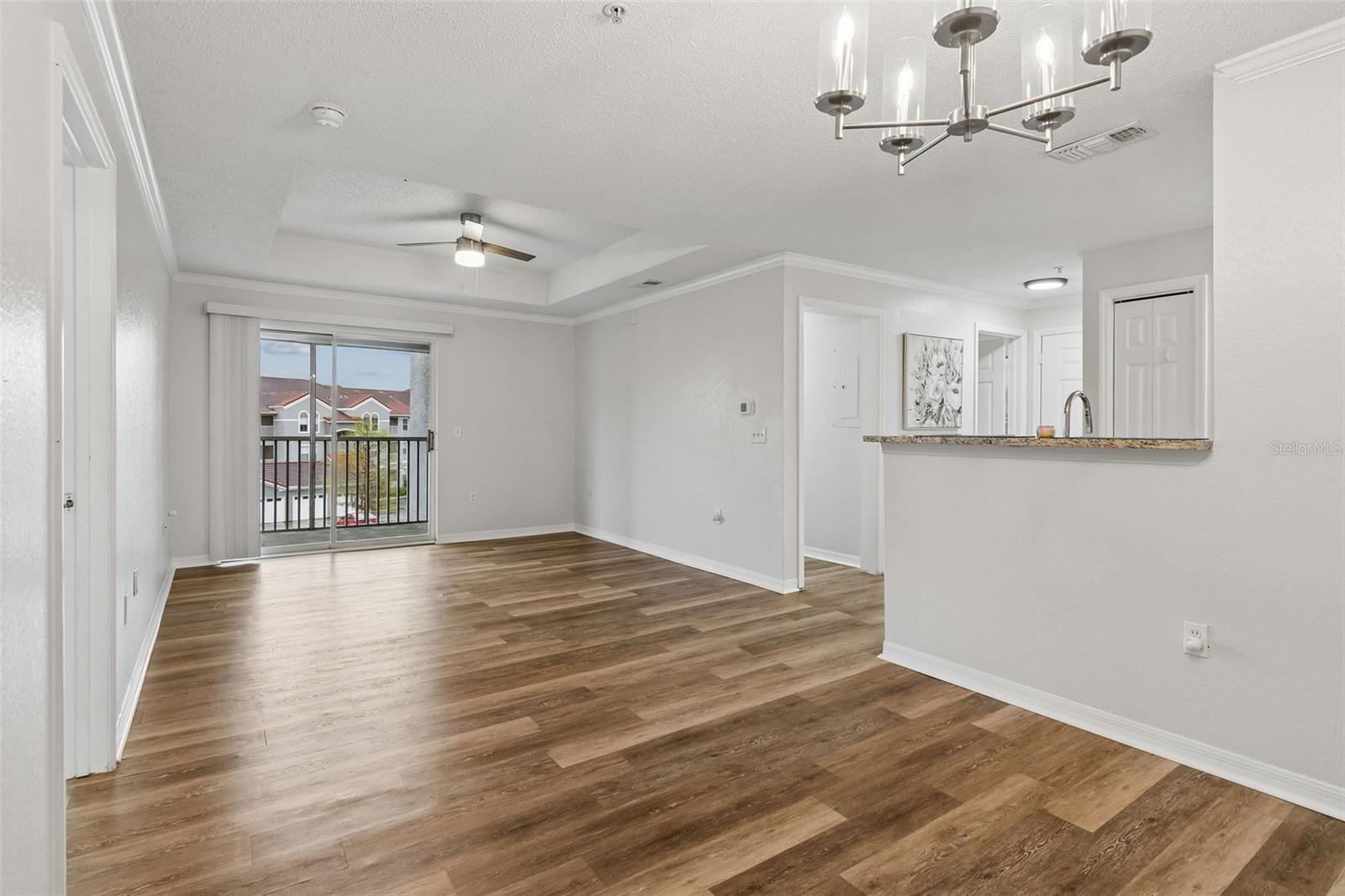 Image 12 of 39 For 18001 Richmond Place Drive 1030