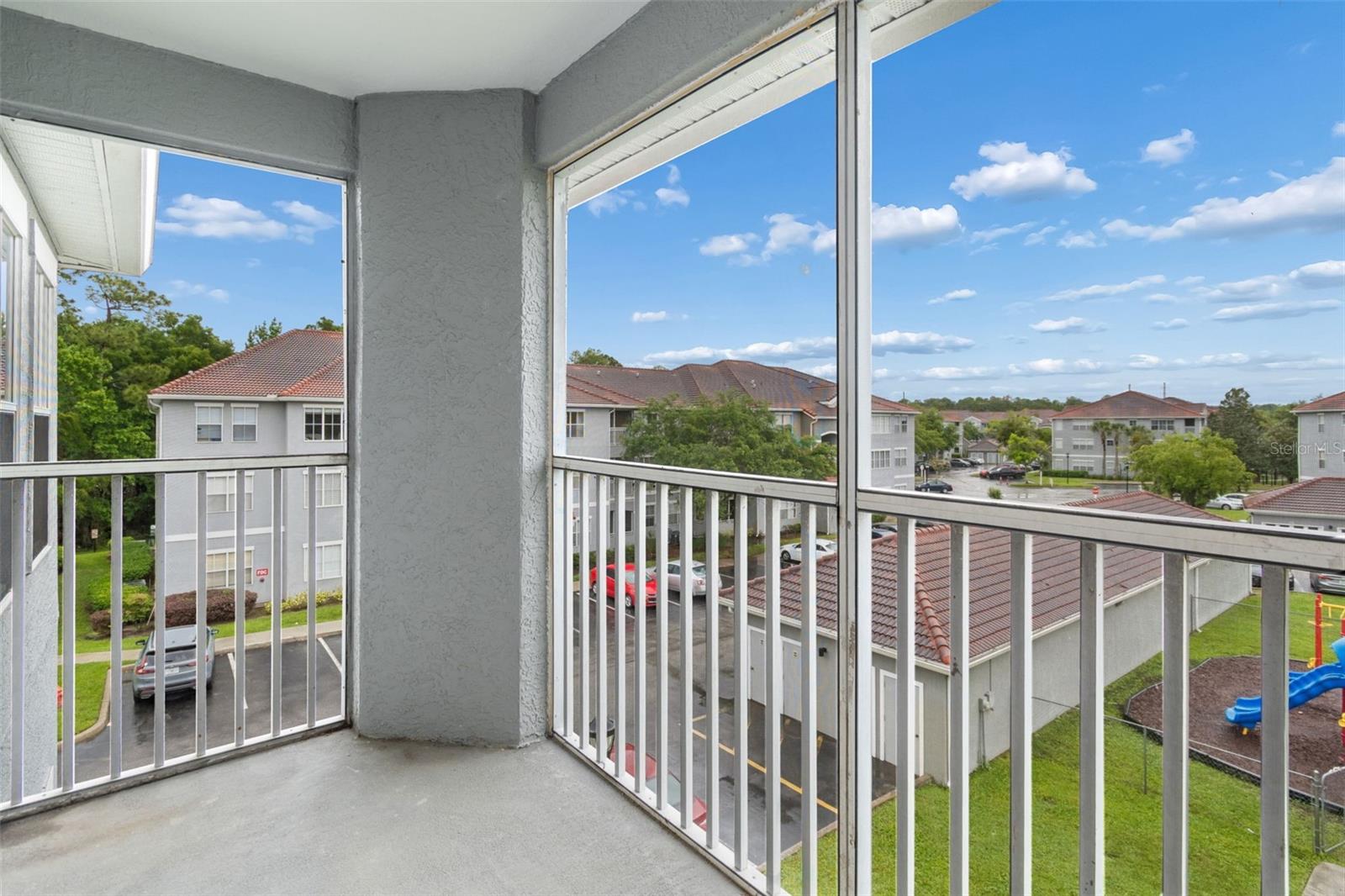 Image 19 of 39 For 18001 Richmond Place Drive 1030