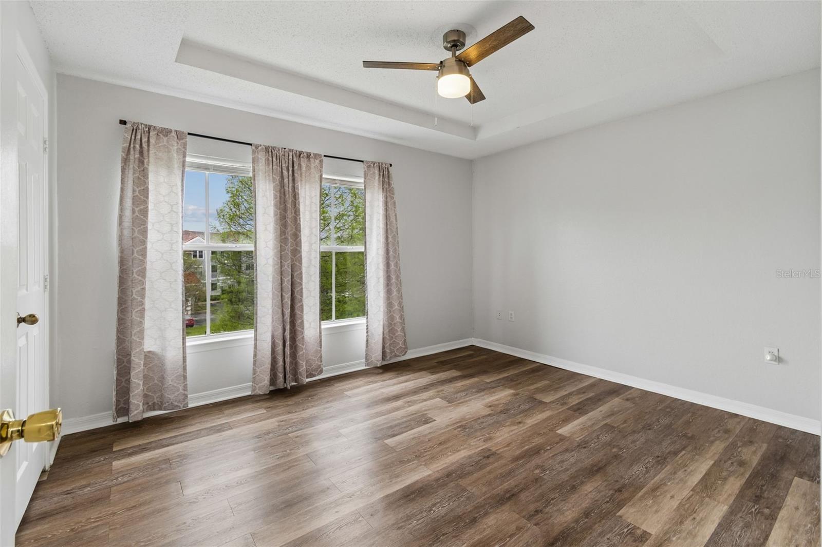 Image 20 of 39 For 18001 Richmond Place Drive 1030